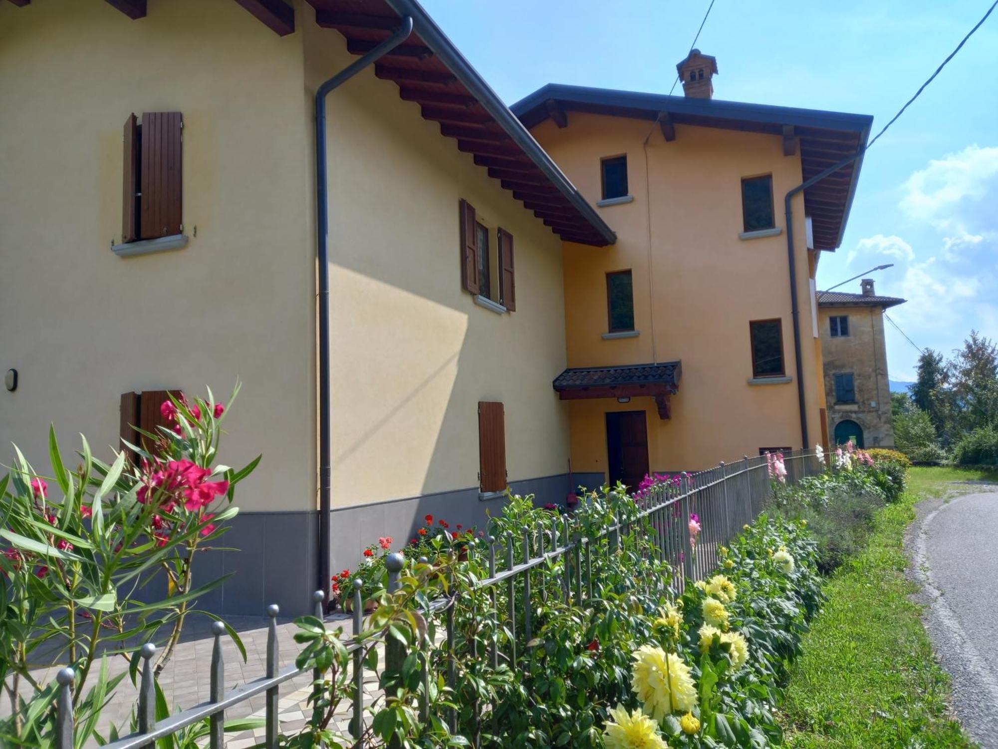 Casa Vacanze Tania Somendenna Esterno foto